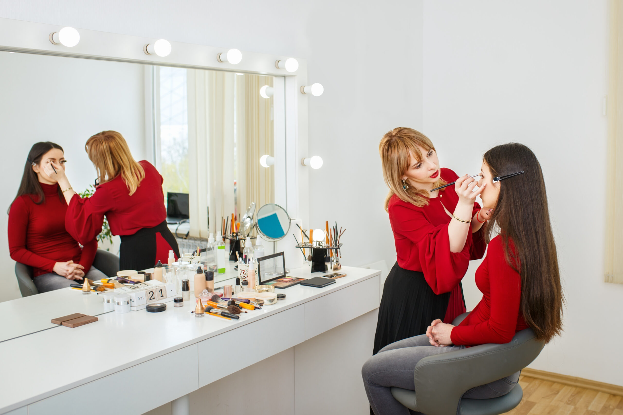 6 pasos para abrir tu primer estudio de Maquillaje Profesional | TUMAKEUP -  Tu Escuela De Maquillaje Online